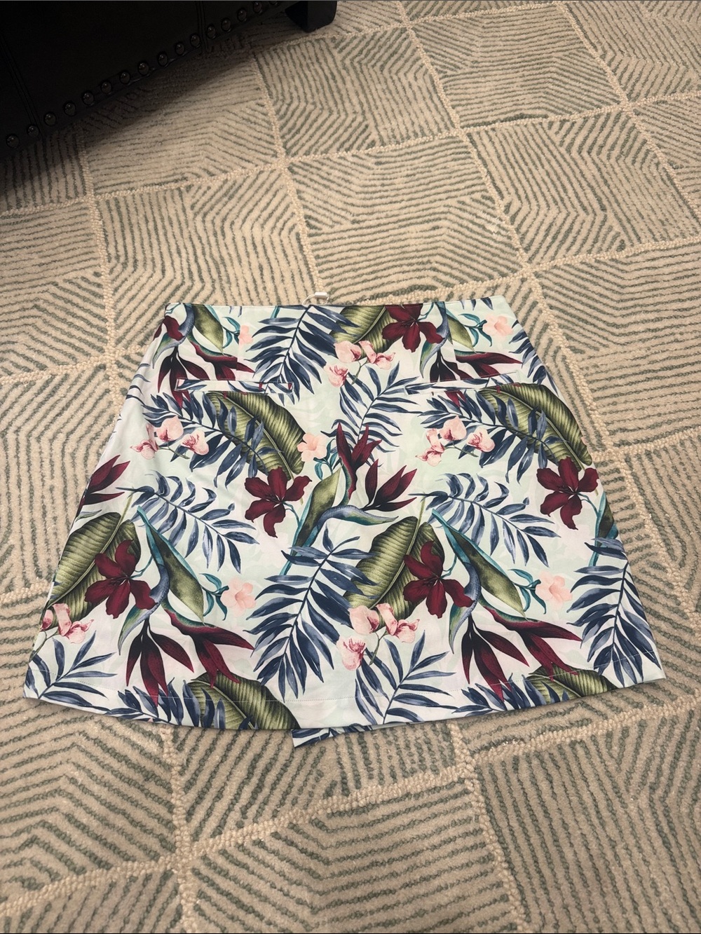 Lady Hagen Tropical Floral Skort in Mint, Navy & Burgundy - Picture 4 of 5